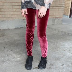 Beet Red Velvet Hue Leggings Size Medium